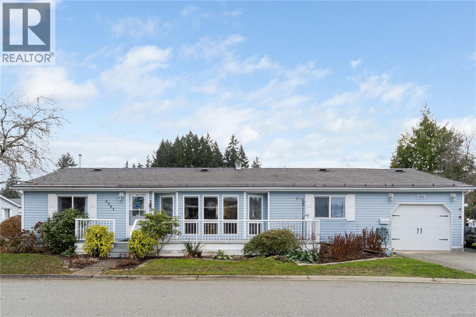 6201 Rich Rd — Nanaimo, British Columbia - Main photo