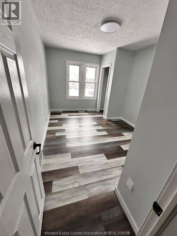 Windsor — Windsor - Photo 3 of 4