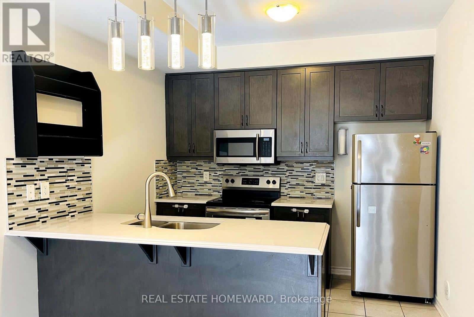 11 - 45 HERON PARK PLACE — Toronto (West Hill), Ontario - Photo 3 of 20