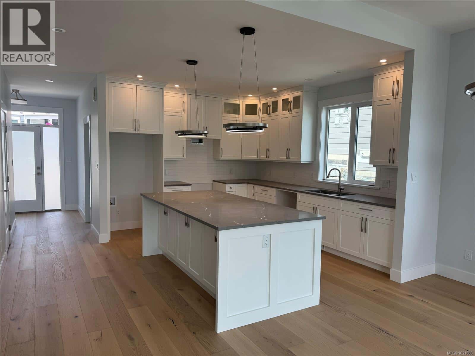 36 626 Farrell Rd — Ladysmith, British Columbia - Photo 2 of 7