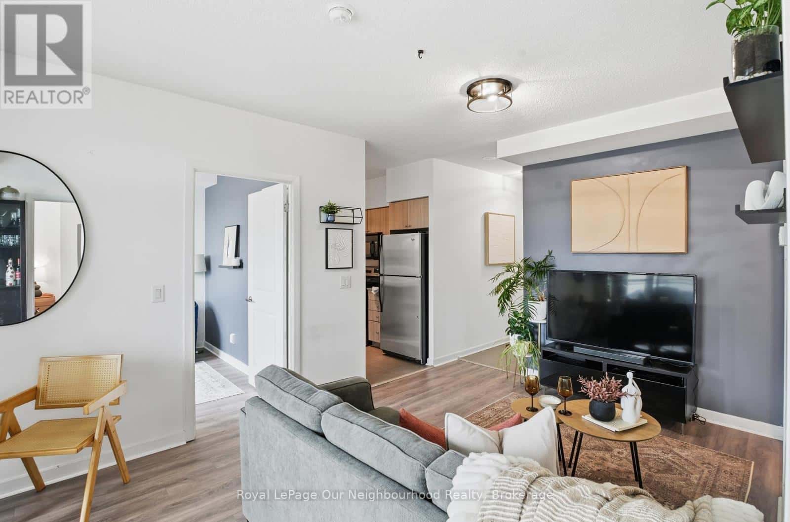 301 - 1235 BAYLY STREET — Pickering (Bay Ridges), Ontario - Photo 2 of 24