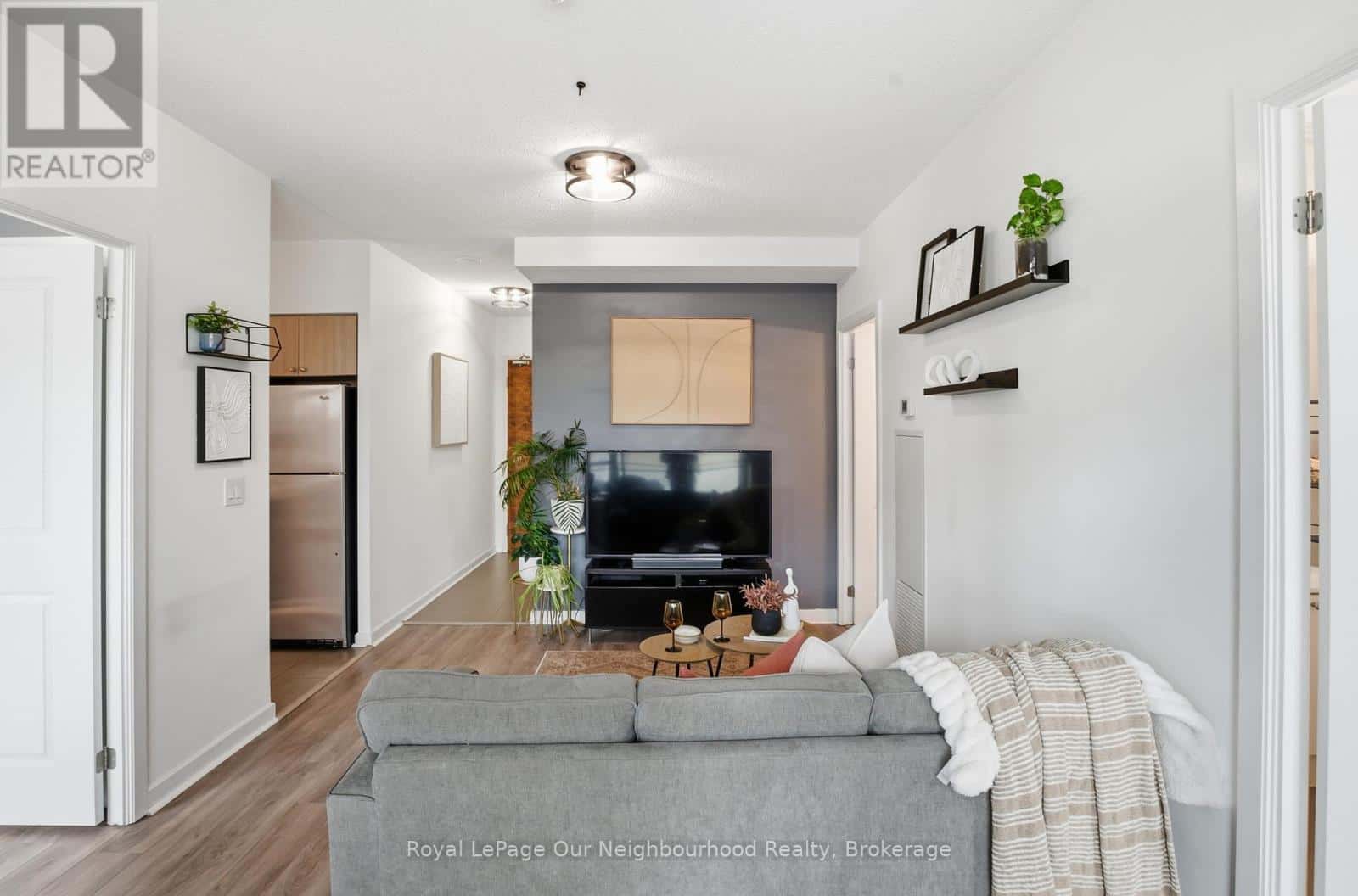 301 - 1235 BAYLY STREET — Pickering (Bay Ridges), Ontario - Photo 3 of 24