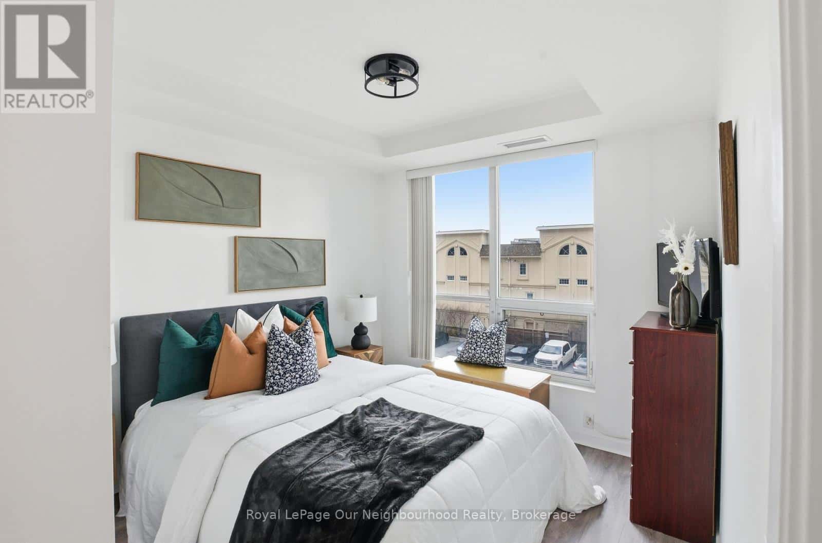 301 - 1235 BAYLY STREET — Pickering (Bay Ridges), Ontario - Photo 5 of 24