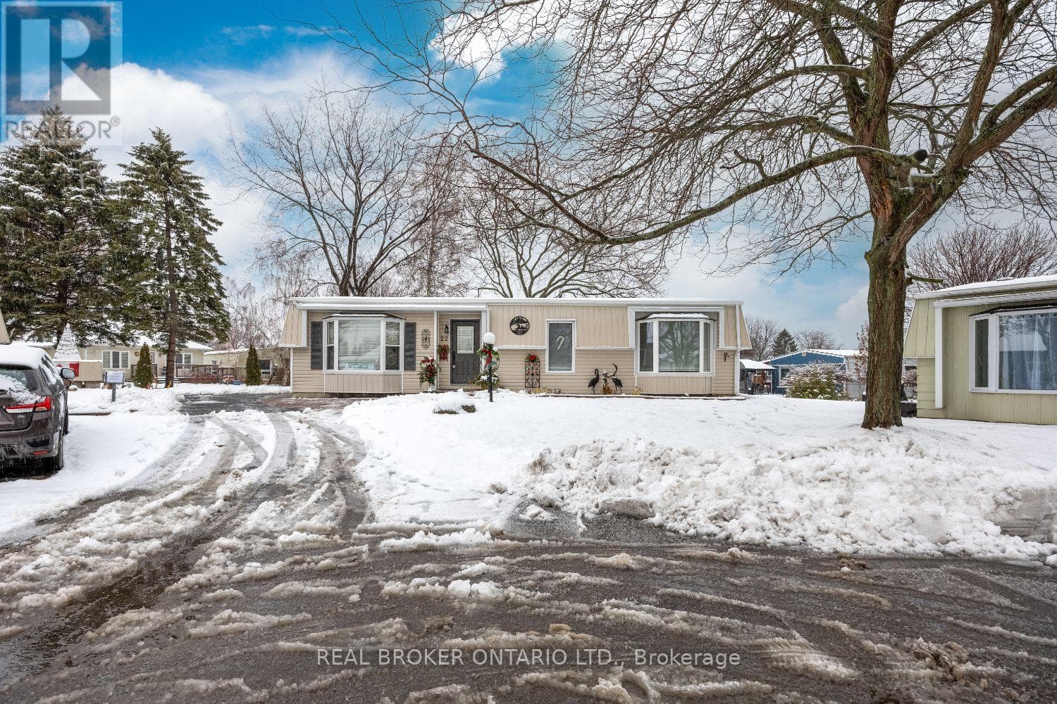 22 CHAMPLAIN COURT — Clarington (Bowmanville), Ontario - Main photo