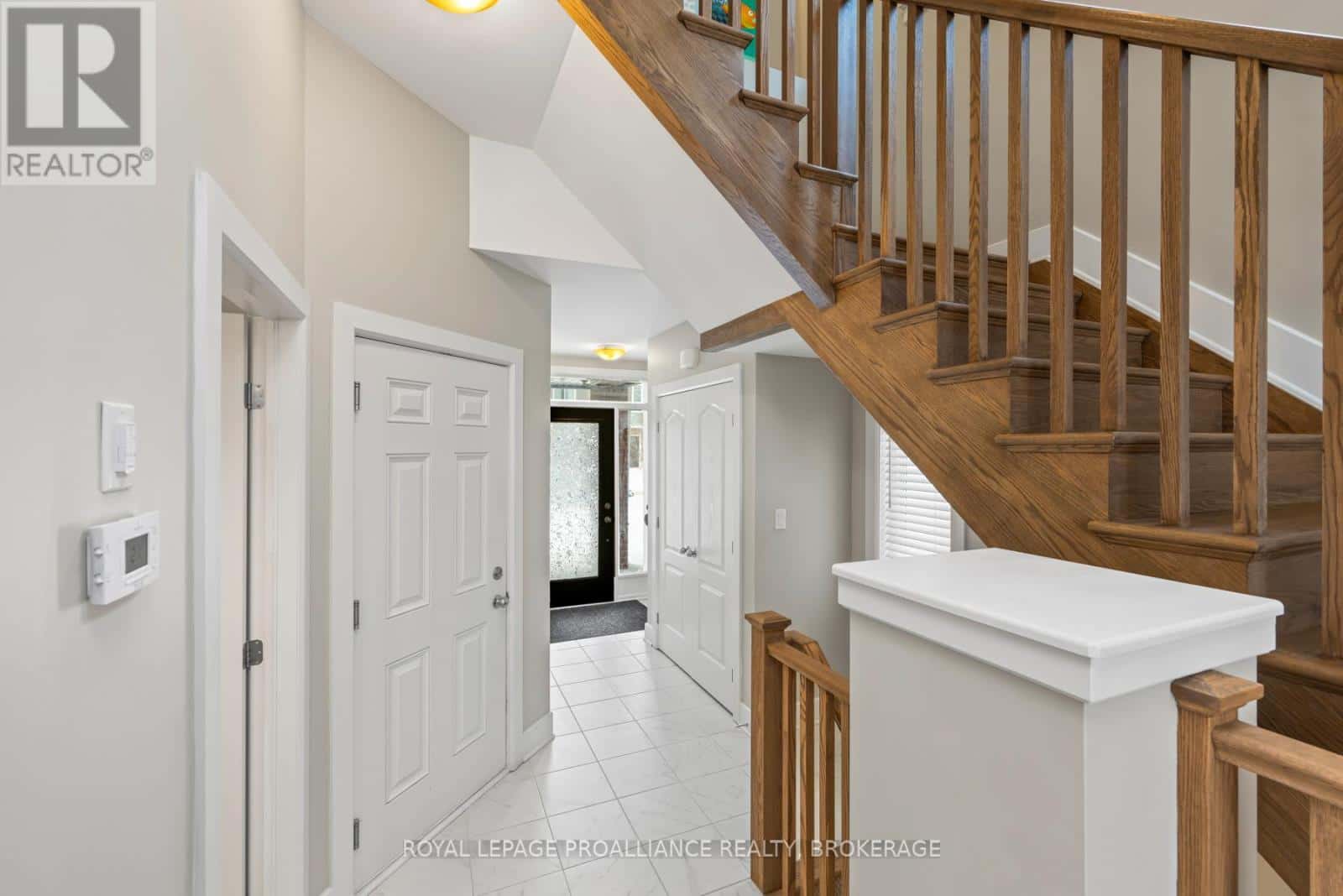 1114 BARROW AVENUE — Kingston (East Gardiners Rd), Ontario - Photo 2 of 40