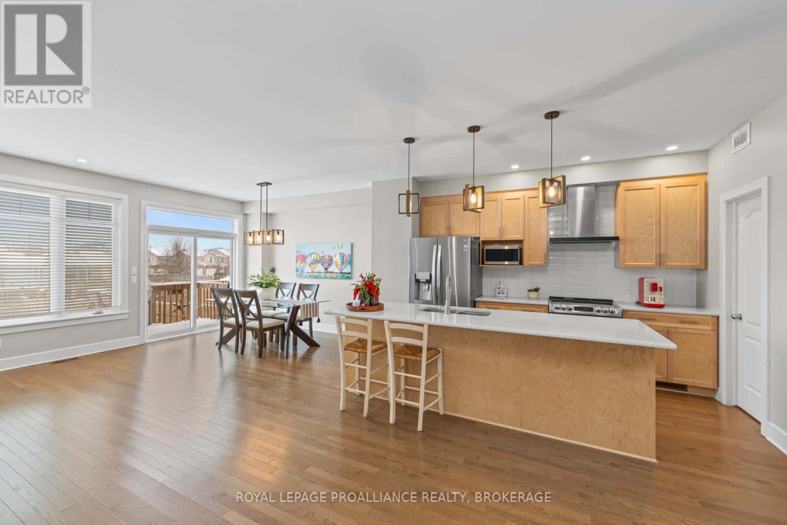 1114 BARROW AVENUE — Kingston (East Gardiners Rd), Ontario - Photo 3 of 40