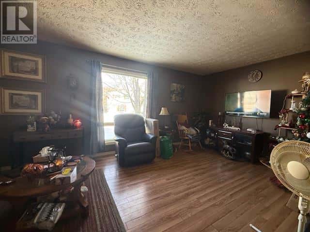 16 Hergott AVE — Elliot Lake, Ontario - Photo 2 of 11