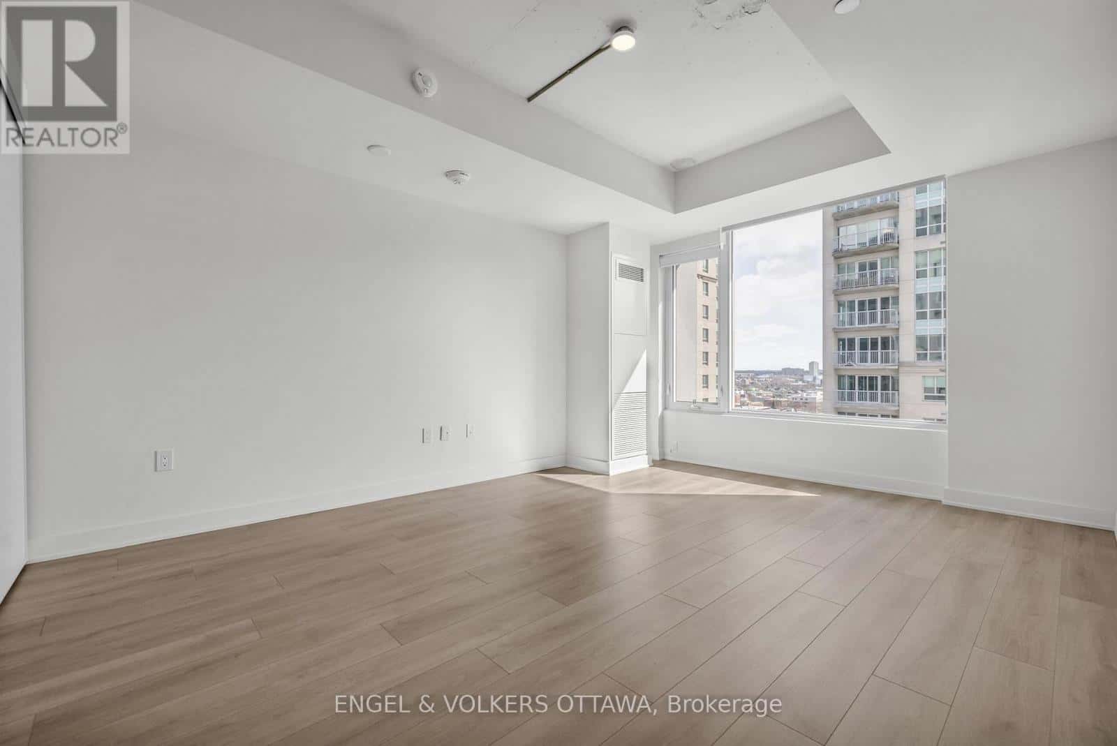 2107 - 199 RIDEAU STREET — Ottawa - Photo 4 of 13