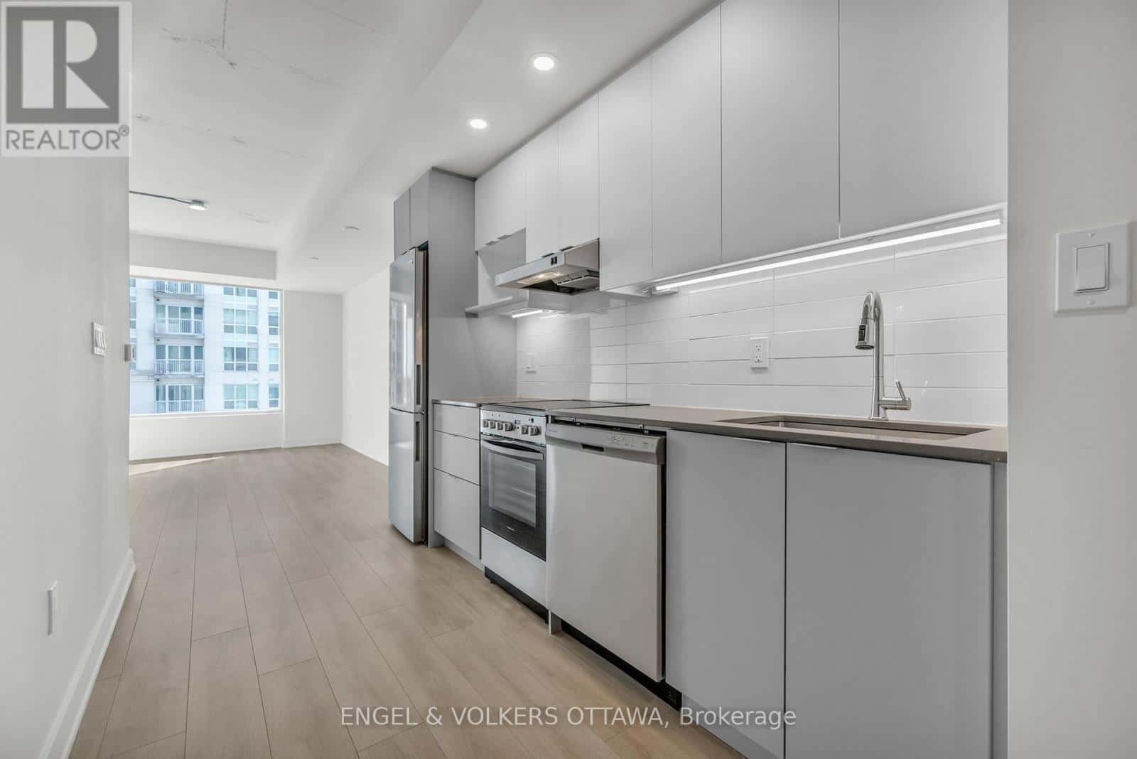 Ottawa — Ottawa - Photo 2 of 13