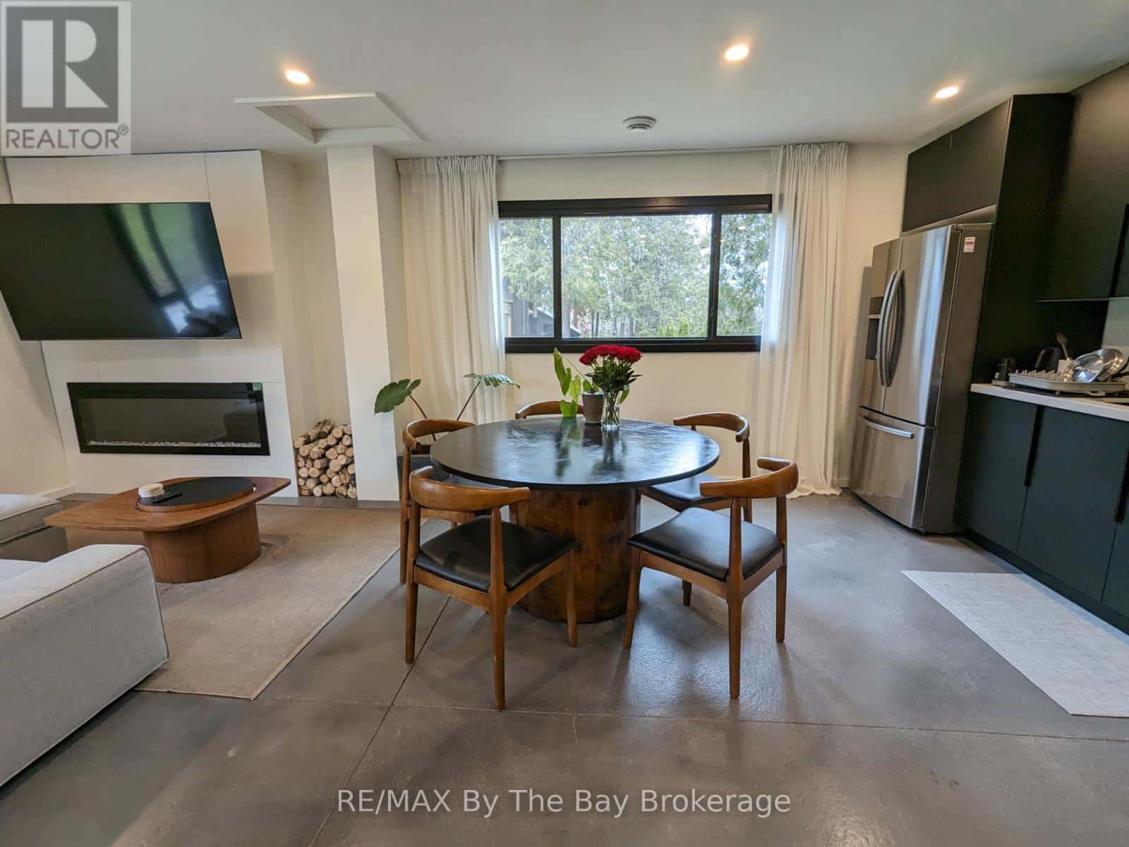 117 GLENLAKE BOULEVARD — Collingwood - Photo 4 of 11