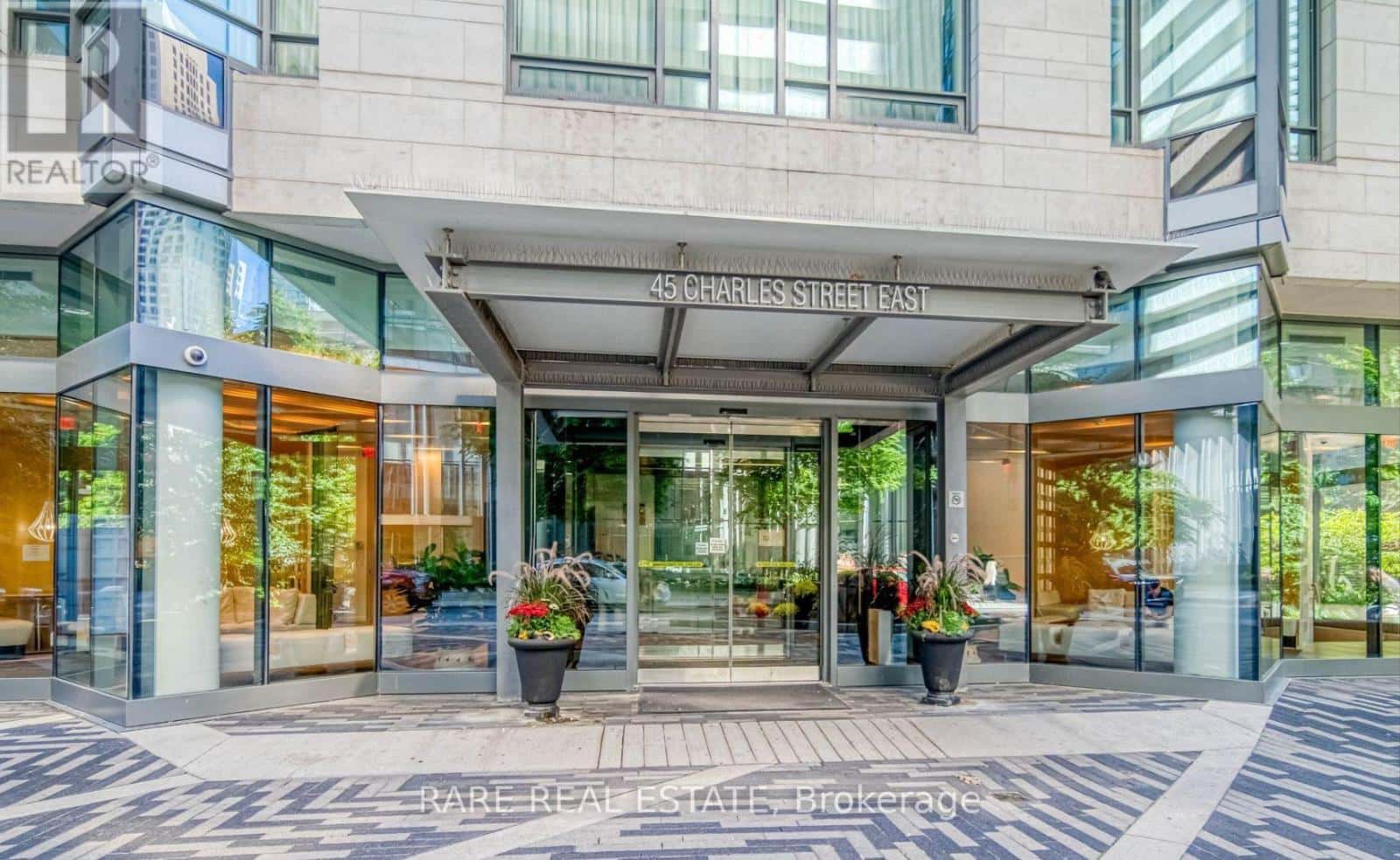 2012 - 45 CHARLES STREET E — Toronto (Church-Yonge Corridor), Ontario - Photo 2 of 22