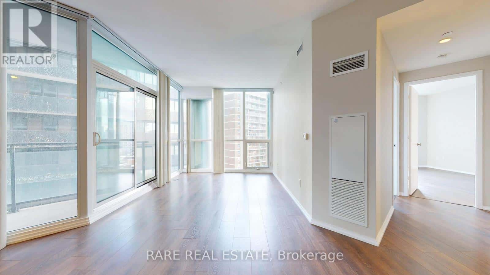 2012 - 45 CHARLES STREET E — Toronto (Church-Yonge Corridor), Ontario - Photo 4 of 22