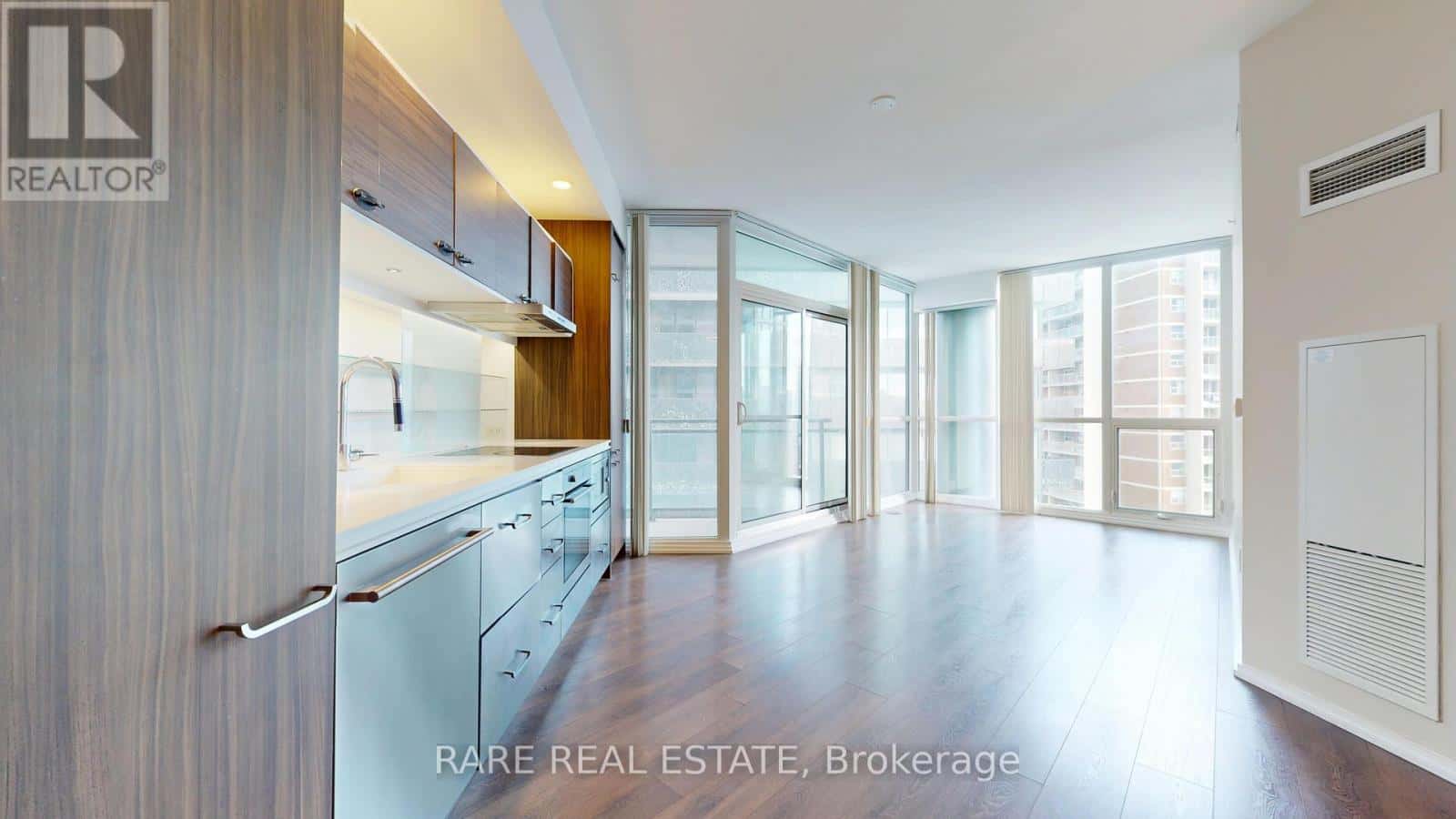 2012 - 45 CHARLES STREET E — Toronto (Church-Yonge Corridor), Ontario - Photo 5 of 22