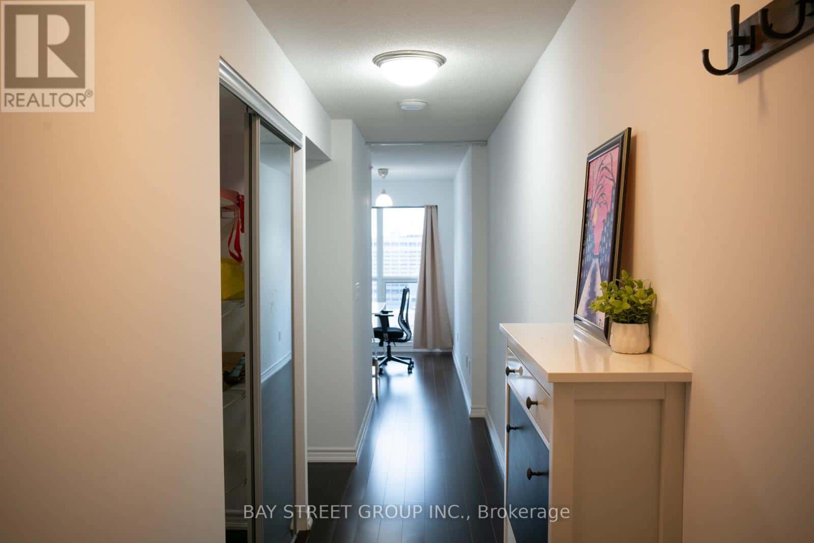 Toronto (Bay Street Corridor) — Toronto (Bay Street Corridor) - Photo 2 of 29