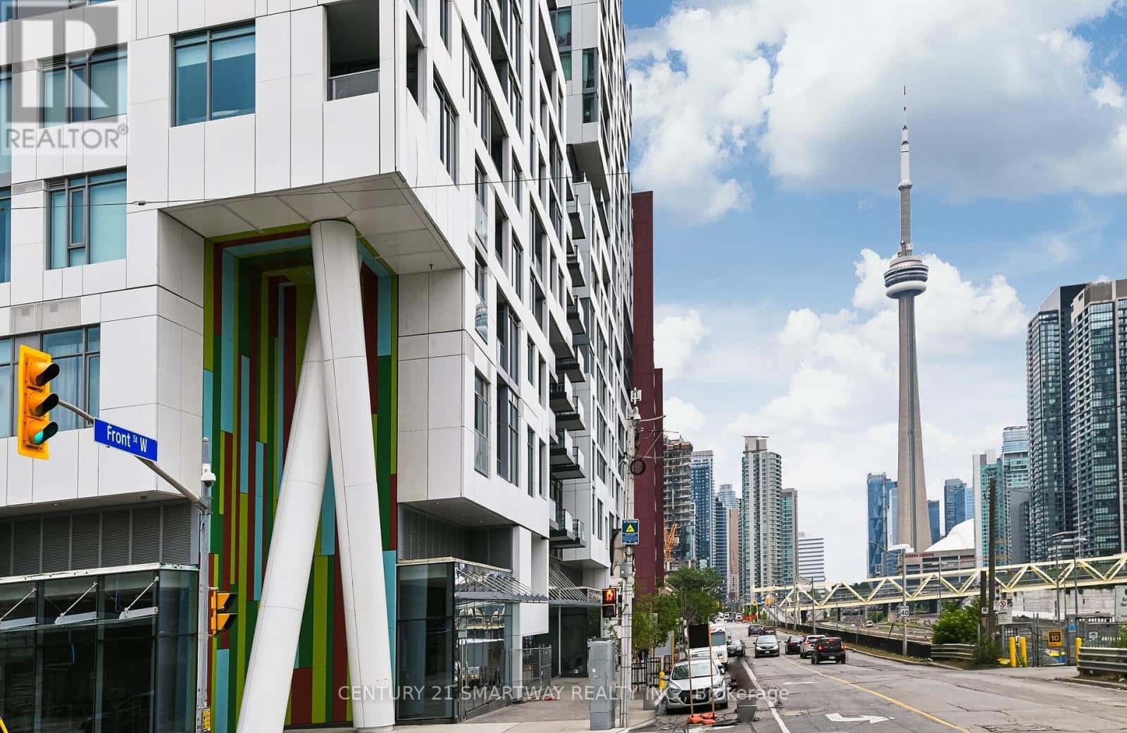 Toronto (Waterfront Communities) — Toronto (Waterfront Communities) - Photo 2 of 19