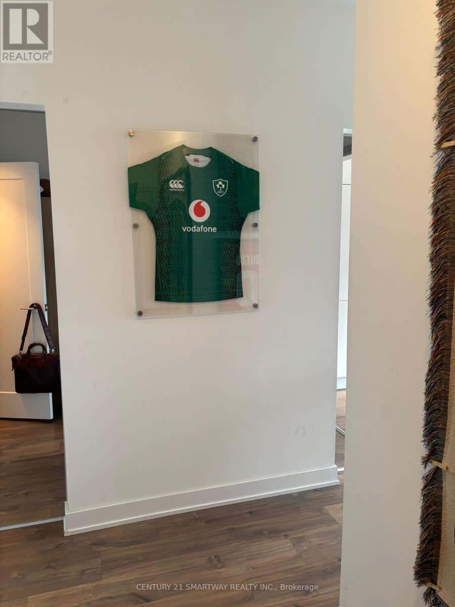 Toronto (Waterfront Communities) — Toronto (Waterfront Communities) - Photo 5 of 19