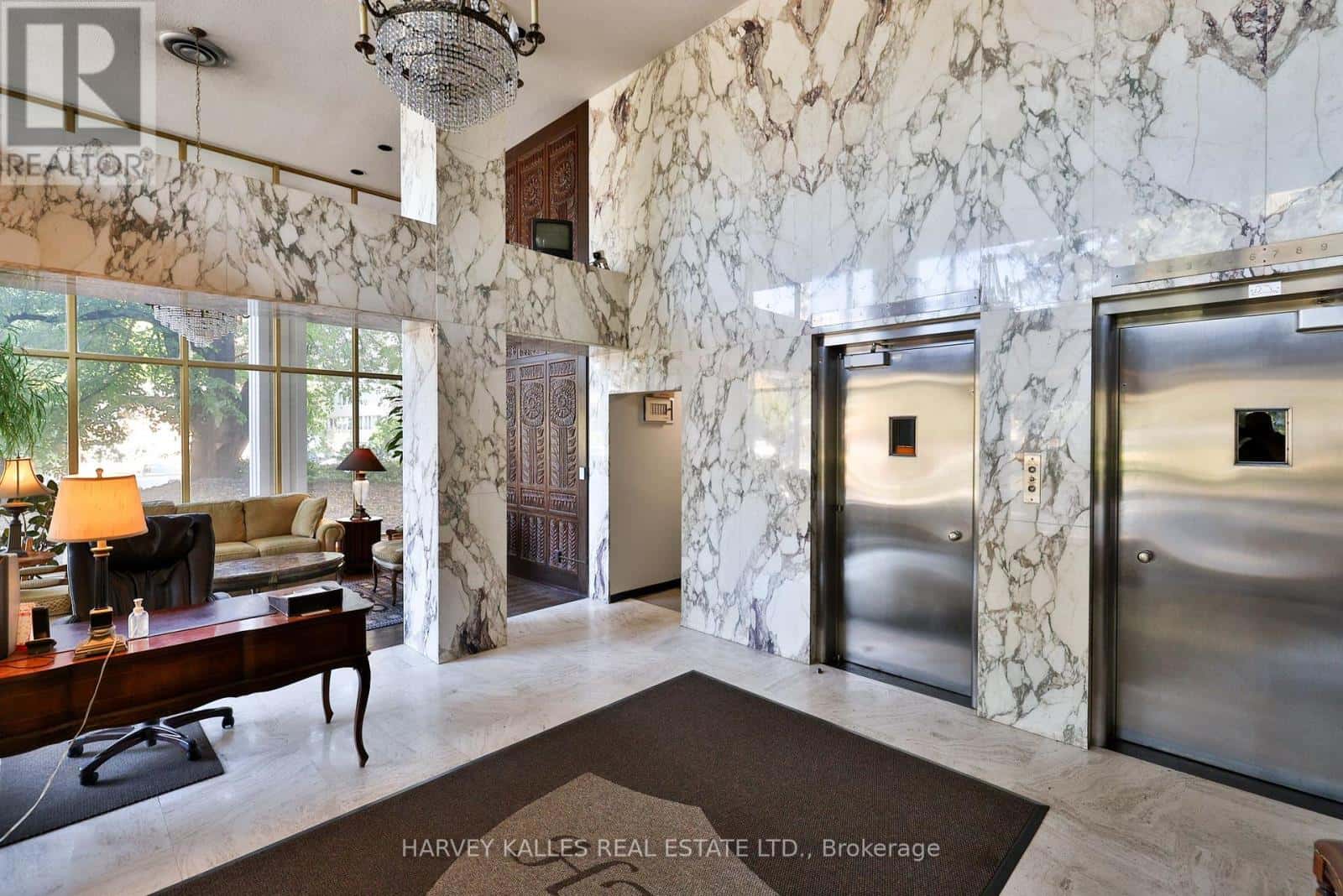 1001 - 2600 BATHURST STREET — Toronto (Englemount-Lawrence), Ontario - Photo 3 of 5