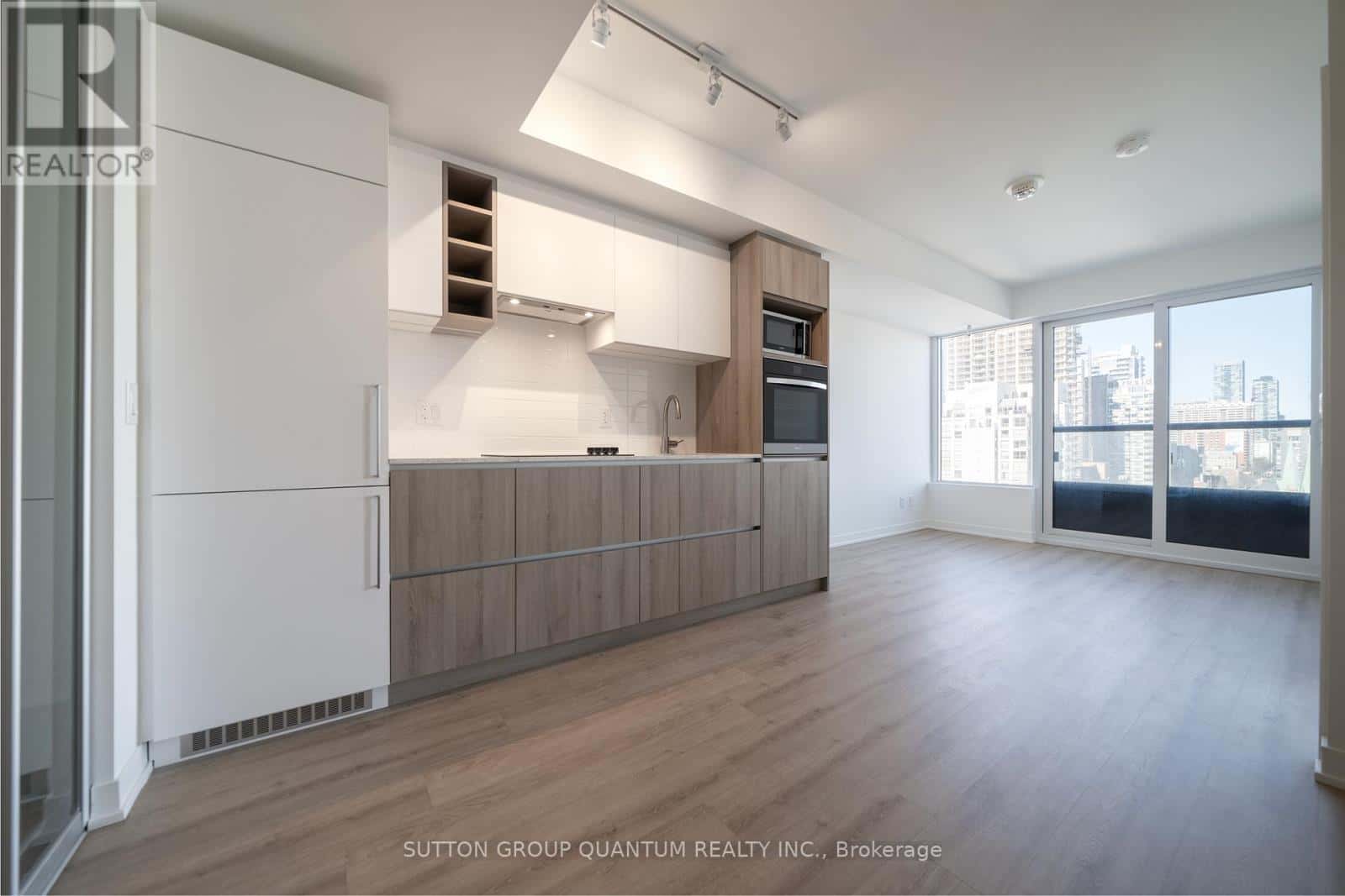 Toronto (Church-Yonge Corridor) — Toronto (Church-Yonge Corridor) - Photo 4 of 29