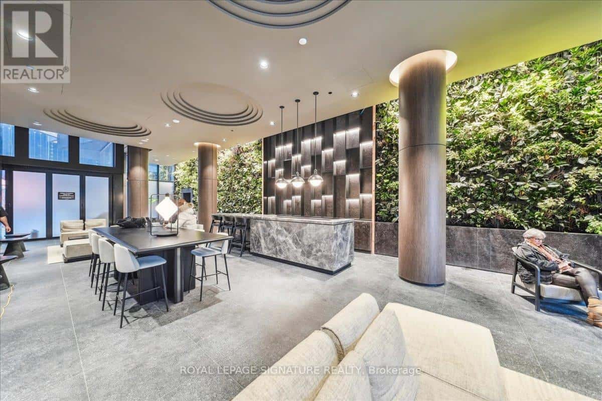 Toronto (Mount Pleasant West) — Toronto (Mount Pleasant West) - Photo 4 of 36