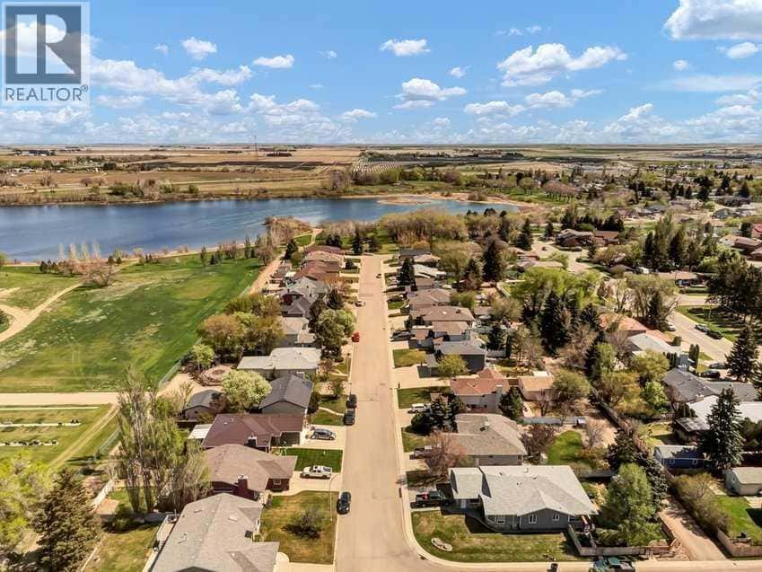 79 Fairview Way E — Brooks, Alberta - Photo 3 of 45