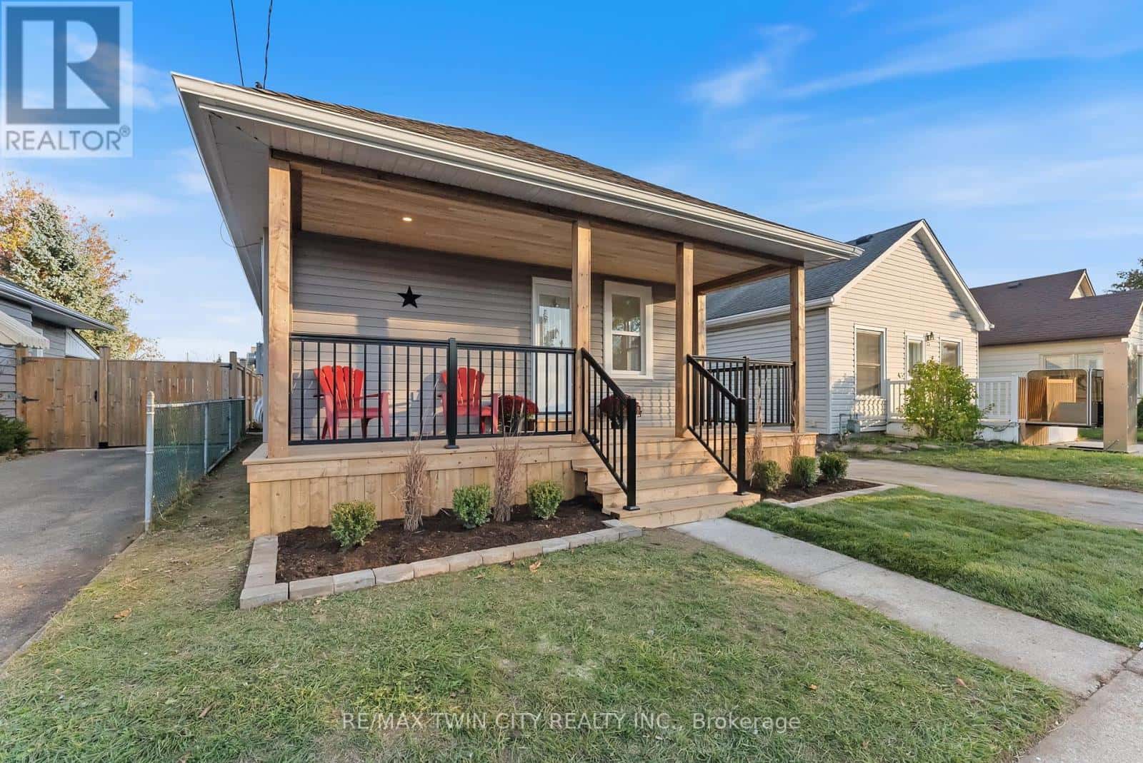 25 DUNDEE STREET — Brantford, Ontario - Photo 4 of 36