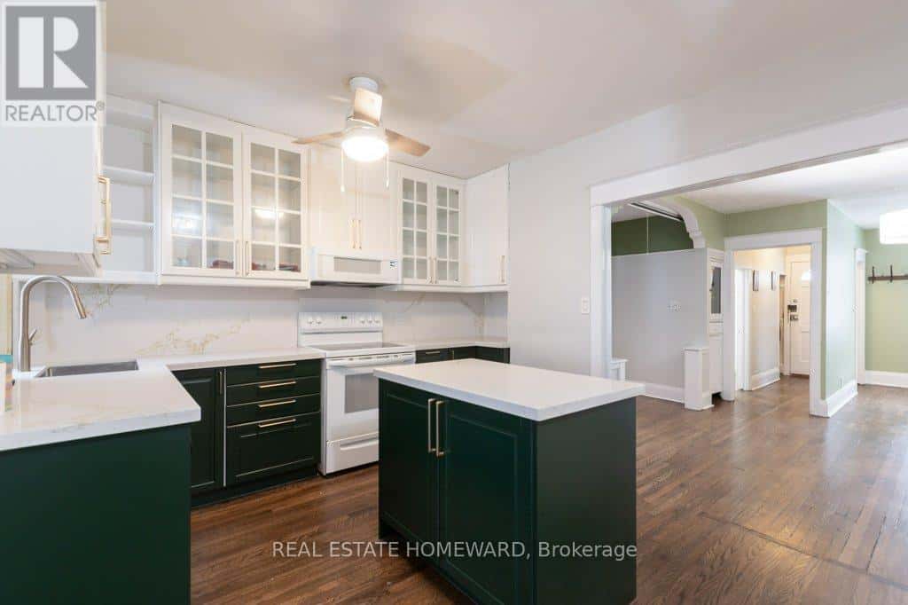 Toronto (Woodbine Corridor) — Toronto (Woodbine Corridor) - Photo 2 of 23