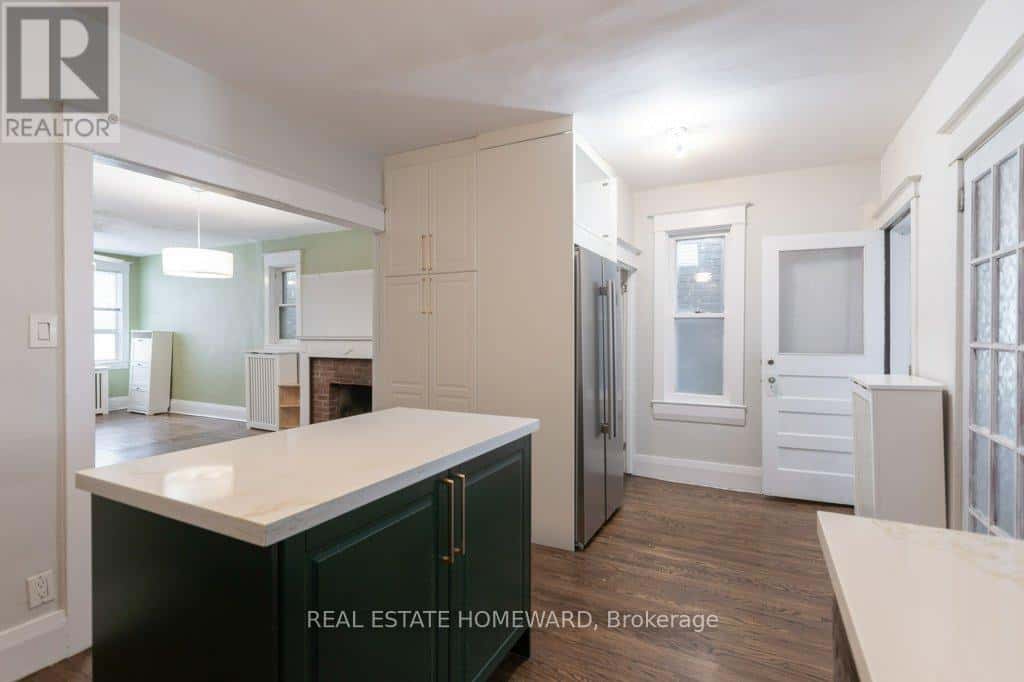 Toronto (Woodbine Corridor) — Toronto (Woodbine Corridor) - Photo 5 of 23