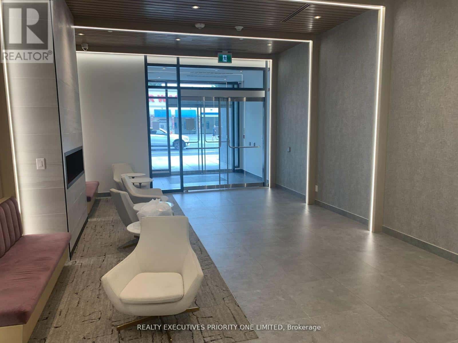 Toronto (East End-Danforth) — Toronto (East End-Danforth) - Photo 2 of 18