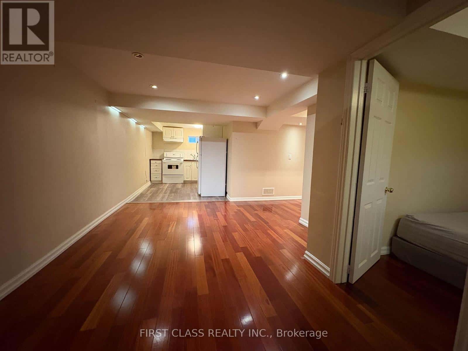 Toronto (Highland Creek) — Toronto (Highland Creek) - Photo 4 of 9