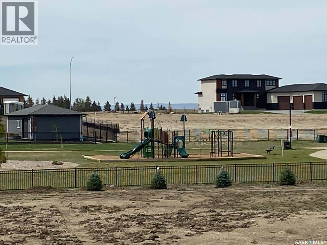 223 Iron Bridge DRIVE — Moose Jaw, Saskatchewan - Photo 4 of 5