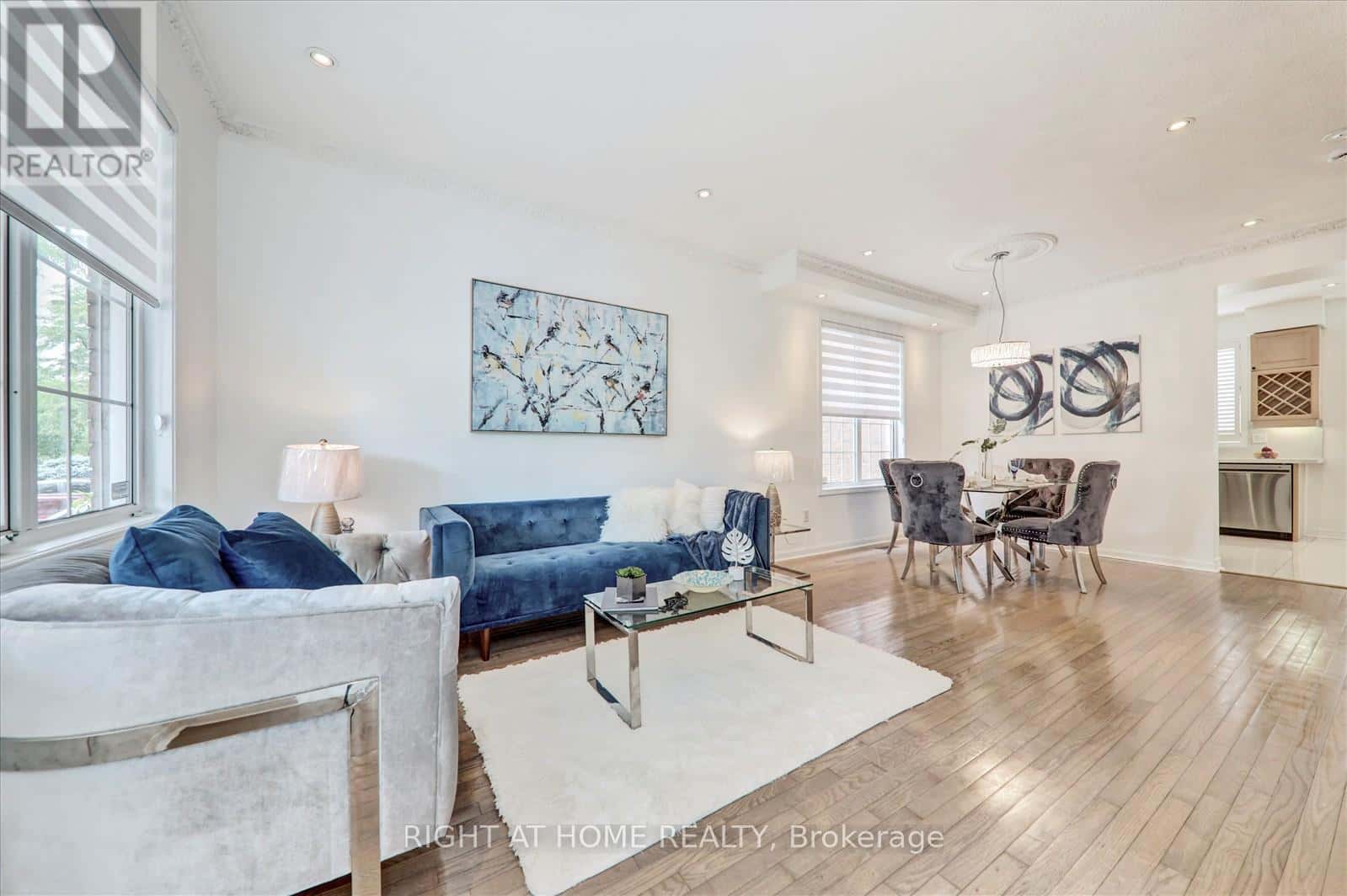 8 SANTA MARIA TRAIL — Vaughan (Vellore Village), Ontario - Photo 3 of 26