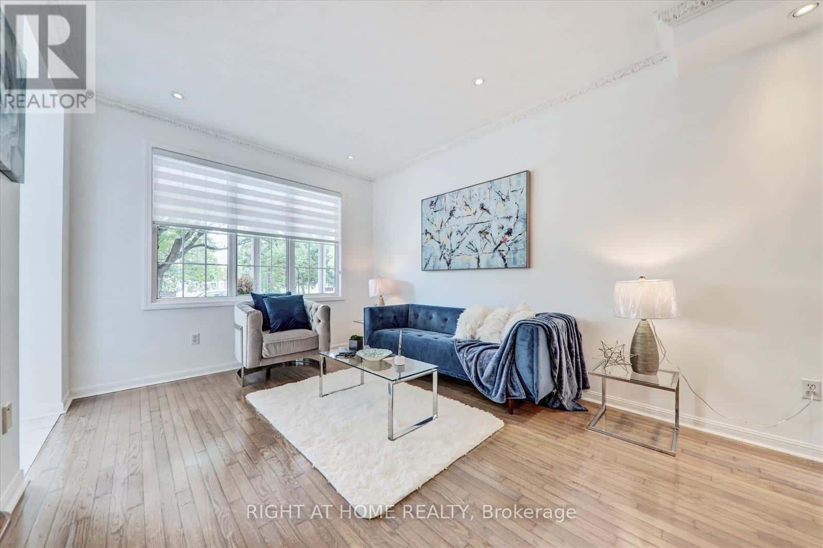 8 SANTA MARIA TRAIL — Vaughan (Vellore Village), Ontario - Photo 4 of 26