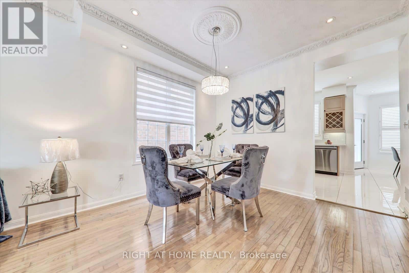 8 SANTA MARIA TRAIL — Vaughan (Vellore Village), Ontario - Photo 5 of 26