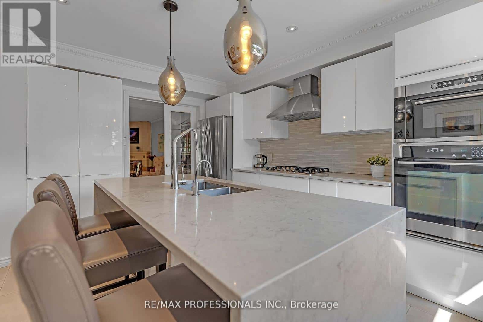 157 MAPLE BRANCH PATH — Toronto (Kingsview Village-The Westway), Ontario - Photo 3 of 17