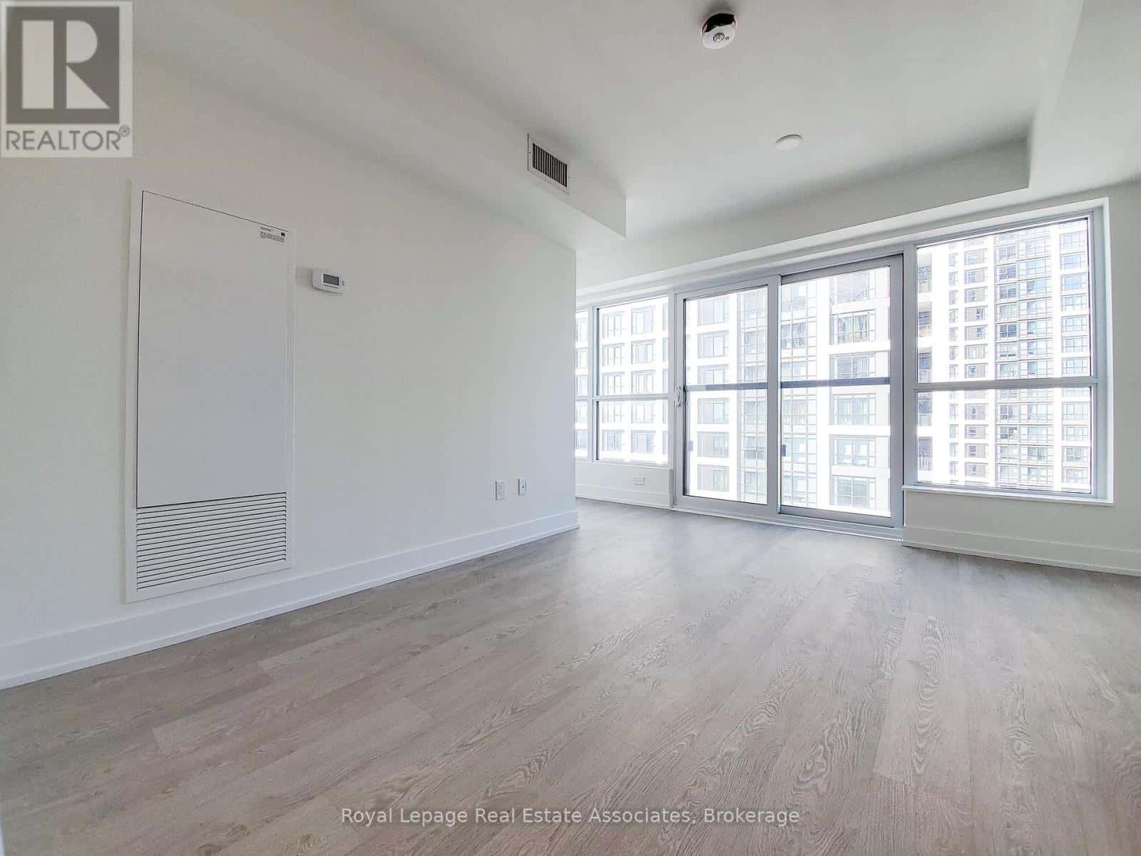 Toronto (Islington-City Centre West) — Toronto (Islington-City Centre West) - Photo 3 of 30