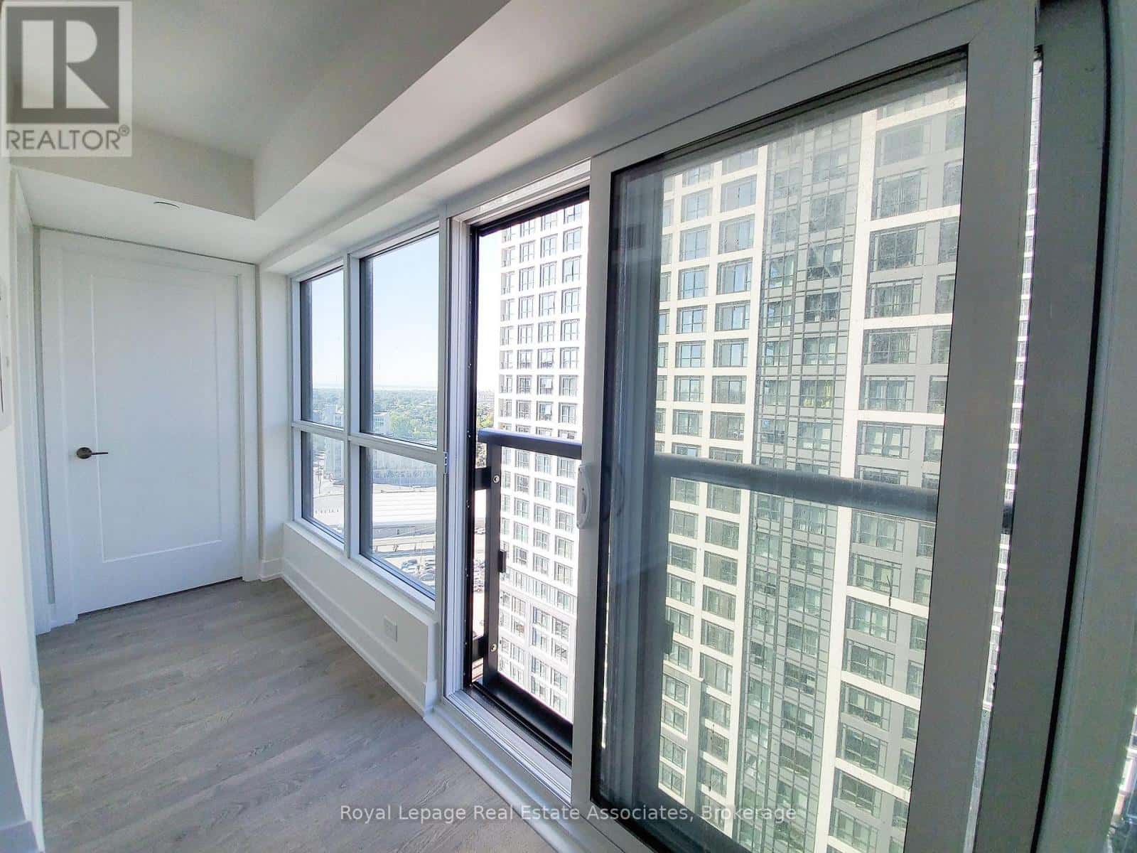 Toronto (Islington-City Centre West) — Toronto (Islington-City Centre West) - Photo 4 of 30