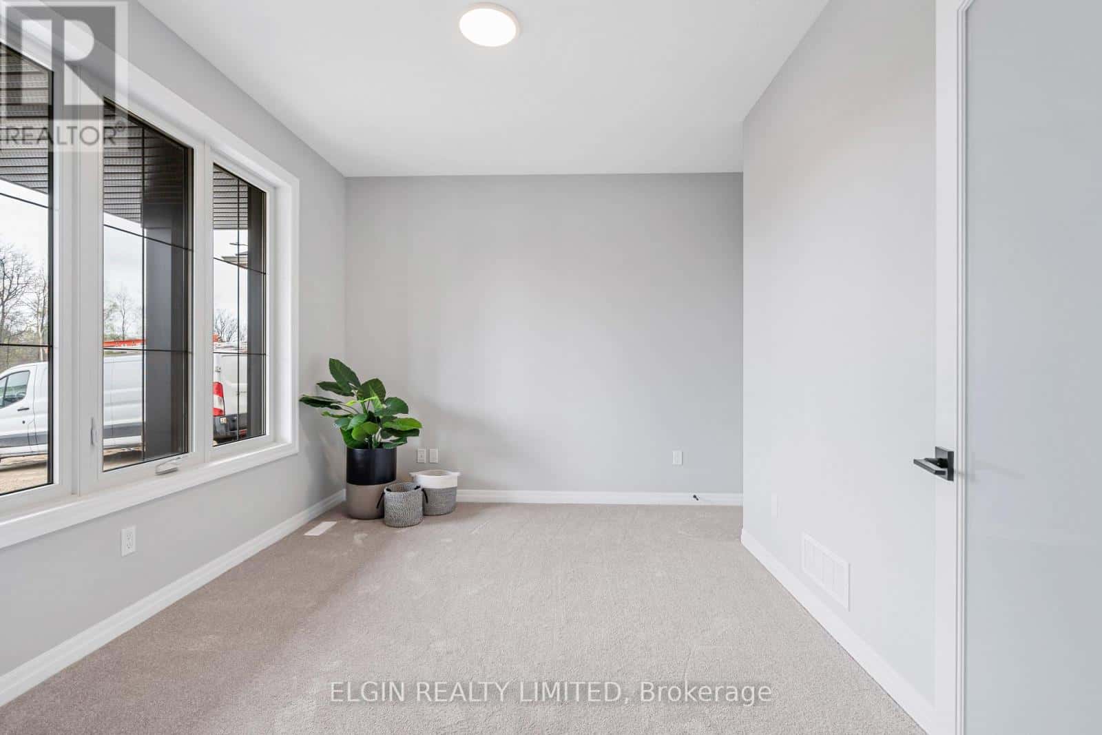 31 HEMLOCK CRESCENT — Aylmer, Ontario - Photo 4 of 39