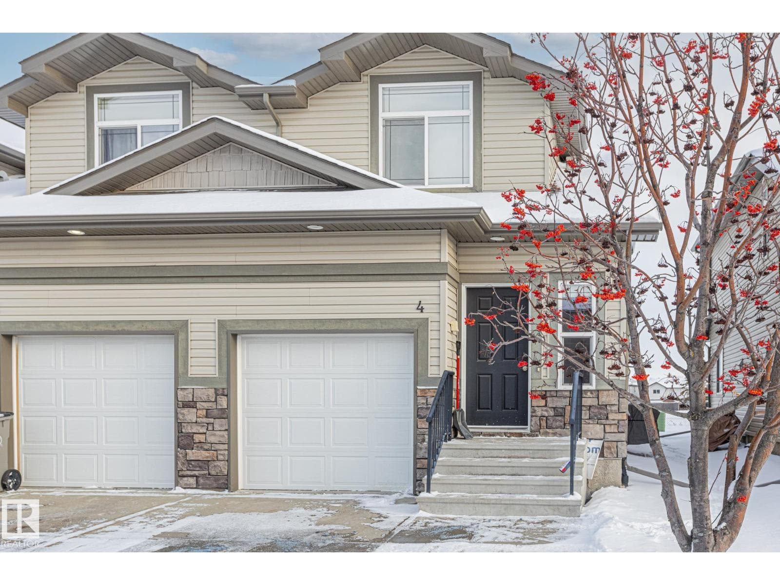 #4 9511 102 AV — Morinville, Alberta - Main photo