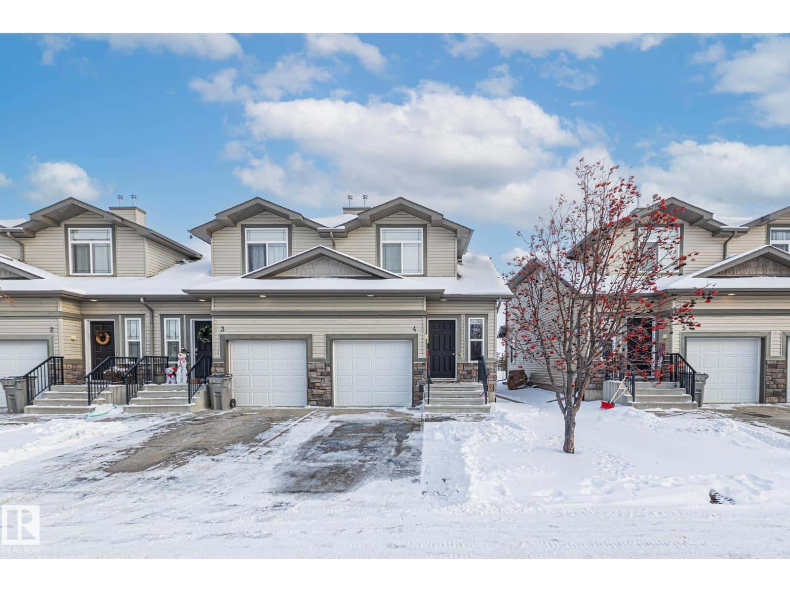 #4 9511 102 AV — Morinville, Alberta - Photo 2 of 33