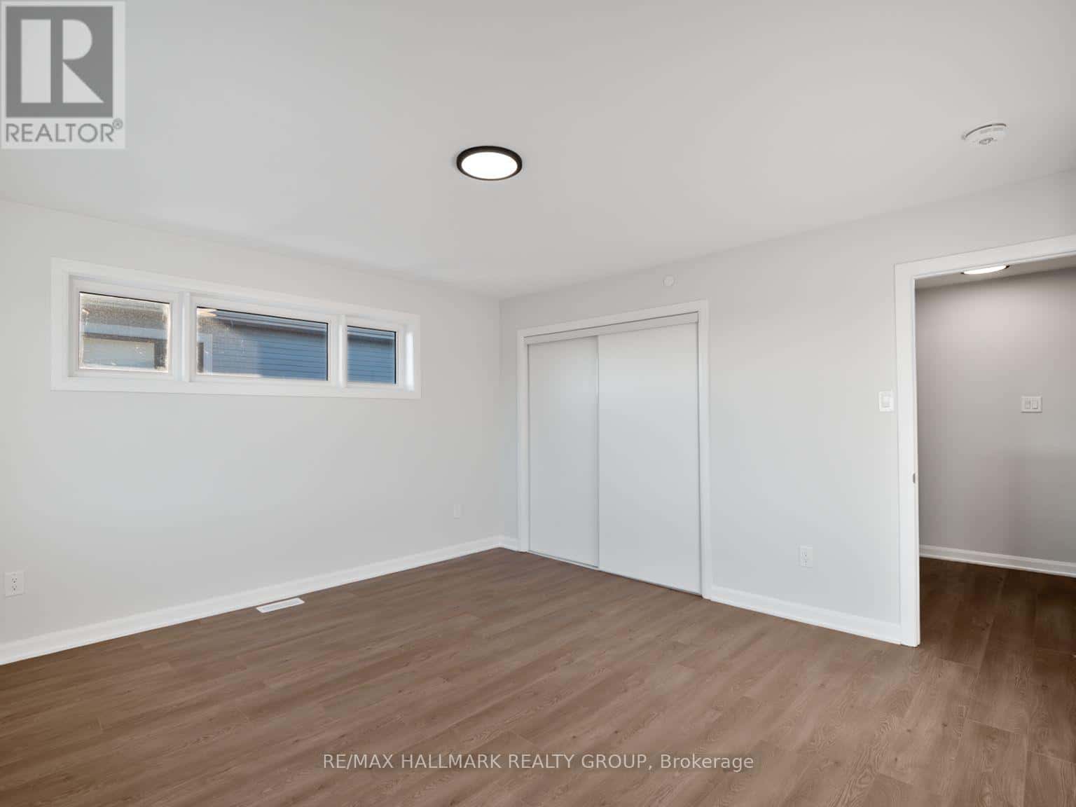 Ottawa — Ottawa - Photo 4 of 16