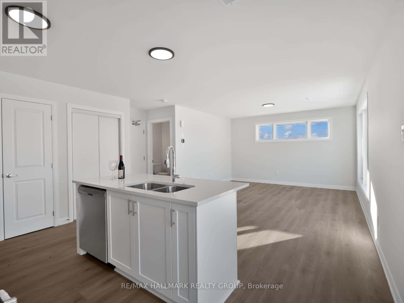 Ottawa — Ottawa - Photo 4 of 16