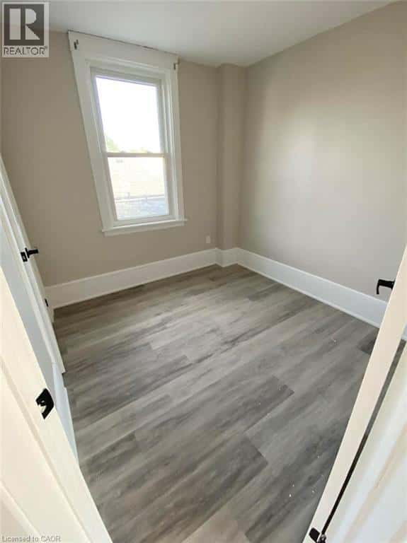 193 BALMORAL Avenue N — Hamilton - Photo 5 of 7