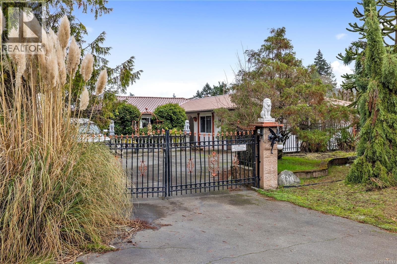 930 Mulholland Dr — French Creek, British Columbia - Main photo