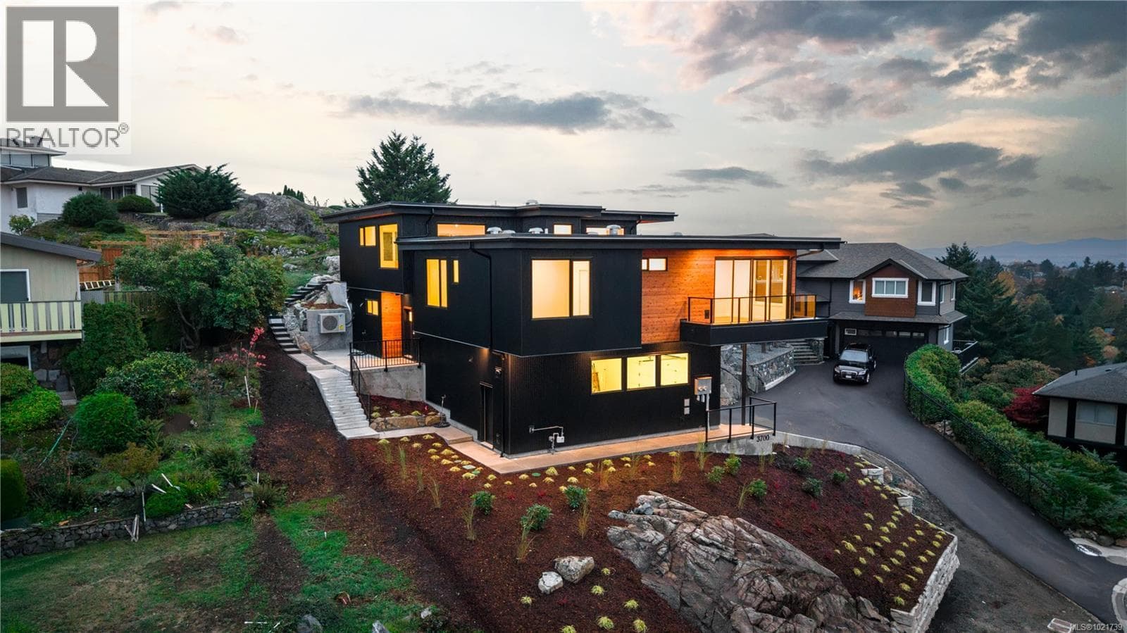 3700 Kootenay Pl — Saanich, British Columbia - Main photo