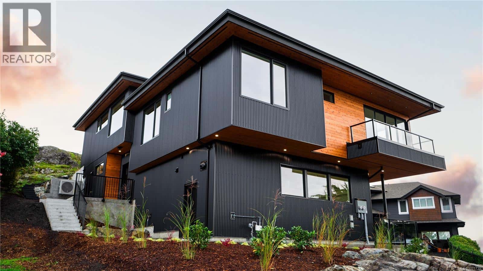 3700 Kootenay Pl — Saanich, British Columbia - Photo 5 of 76