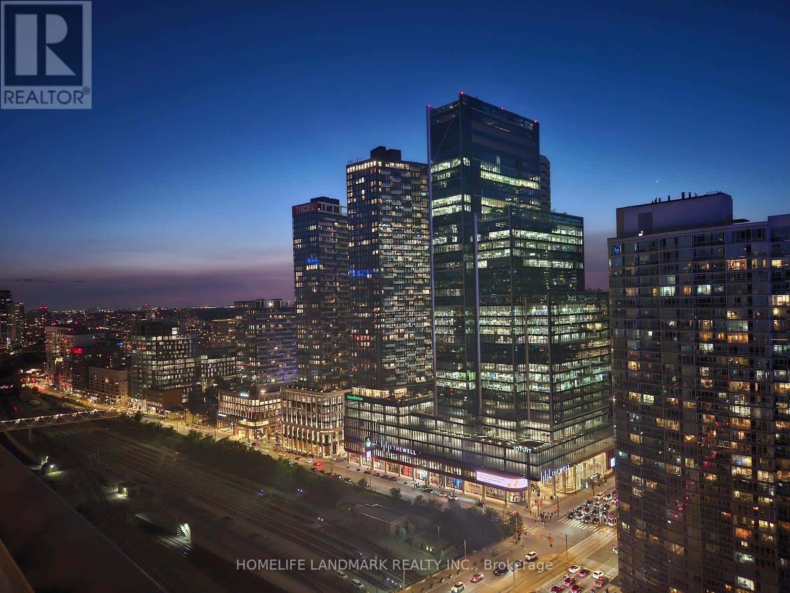 Toronto (Waterfront Communities) — Toronto (Waterfront Communities) - Photo 2 of 8