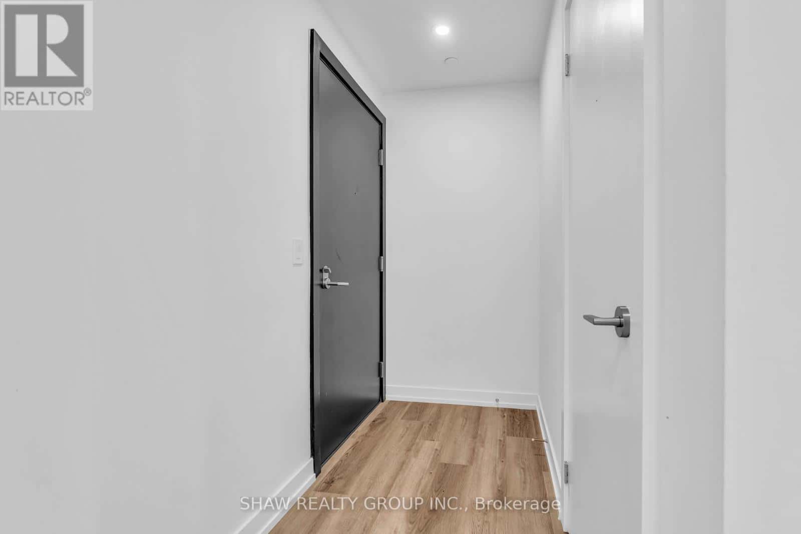 1906 - 15 WELLINGTON STREET S — Kitchener, Ontario - Photo 2 of 31