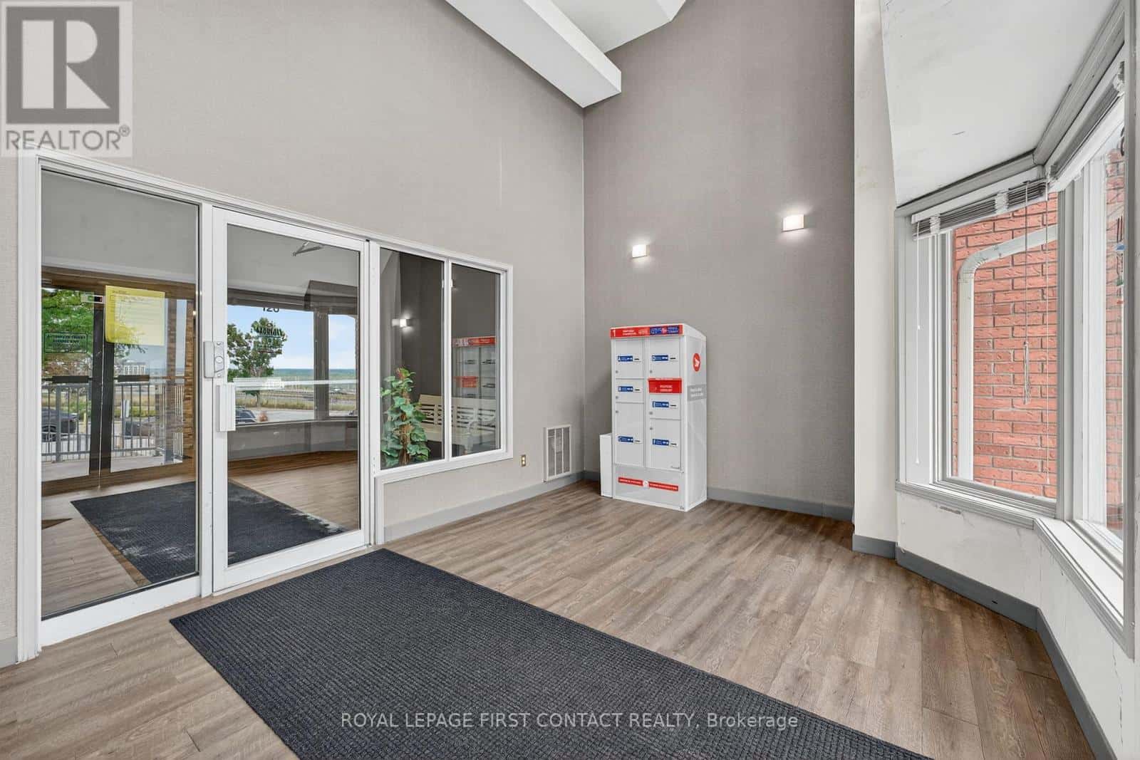 B08 - 126 BELL FARM ROAD — Barrie (Alliance), Ontario - Photo 5 of 33