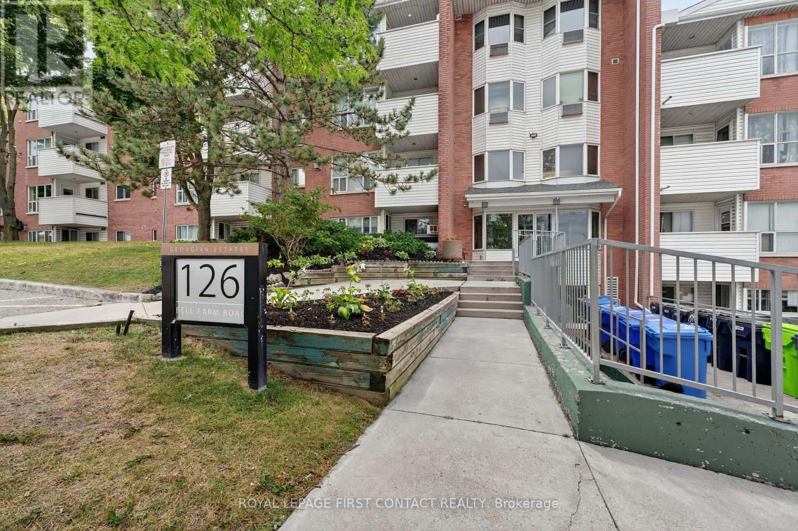 B08 - 126 BELL FARM ROAD — Barrie (Alliance), Ontario - Photo 4 of 33