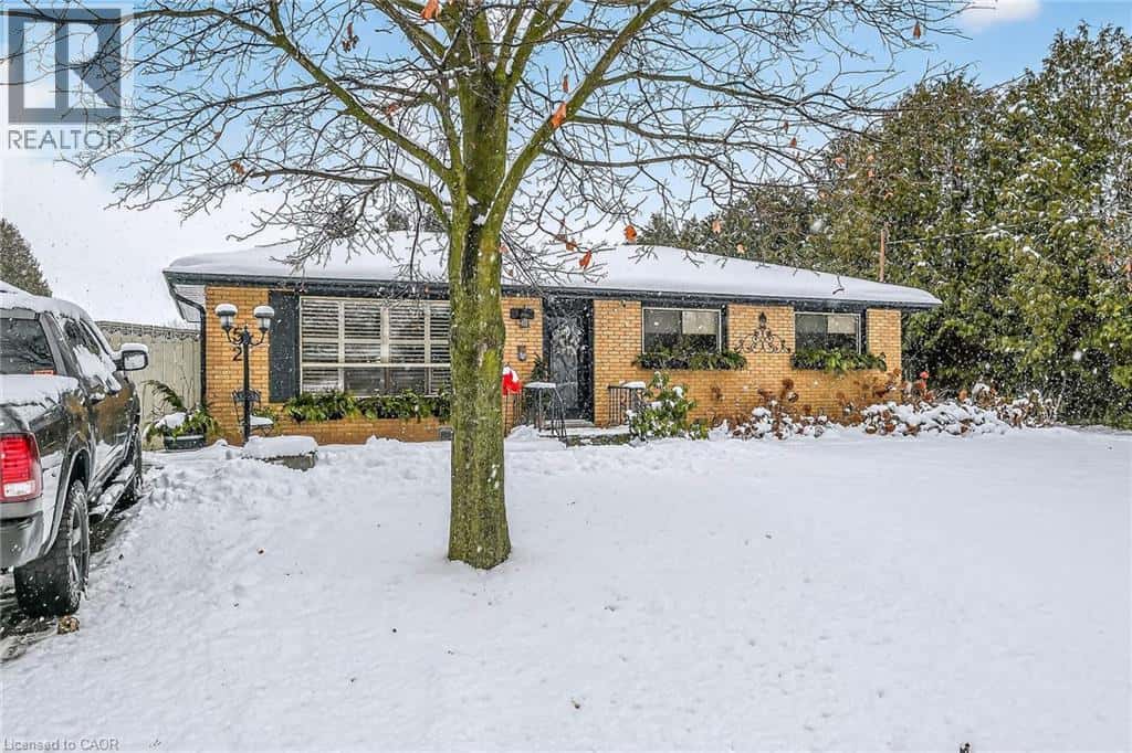 52 LORNE Avenue — Burford, Ontario - Photo 2 of 49